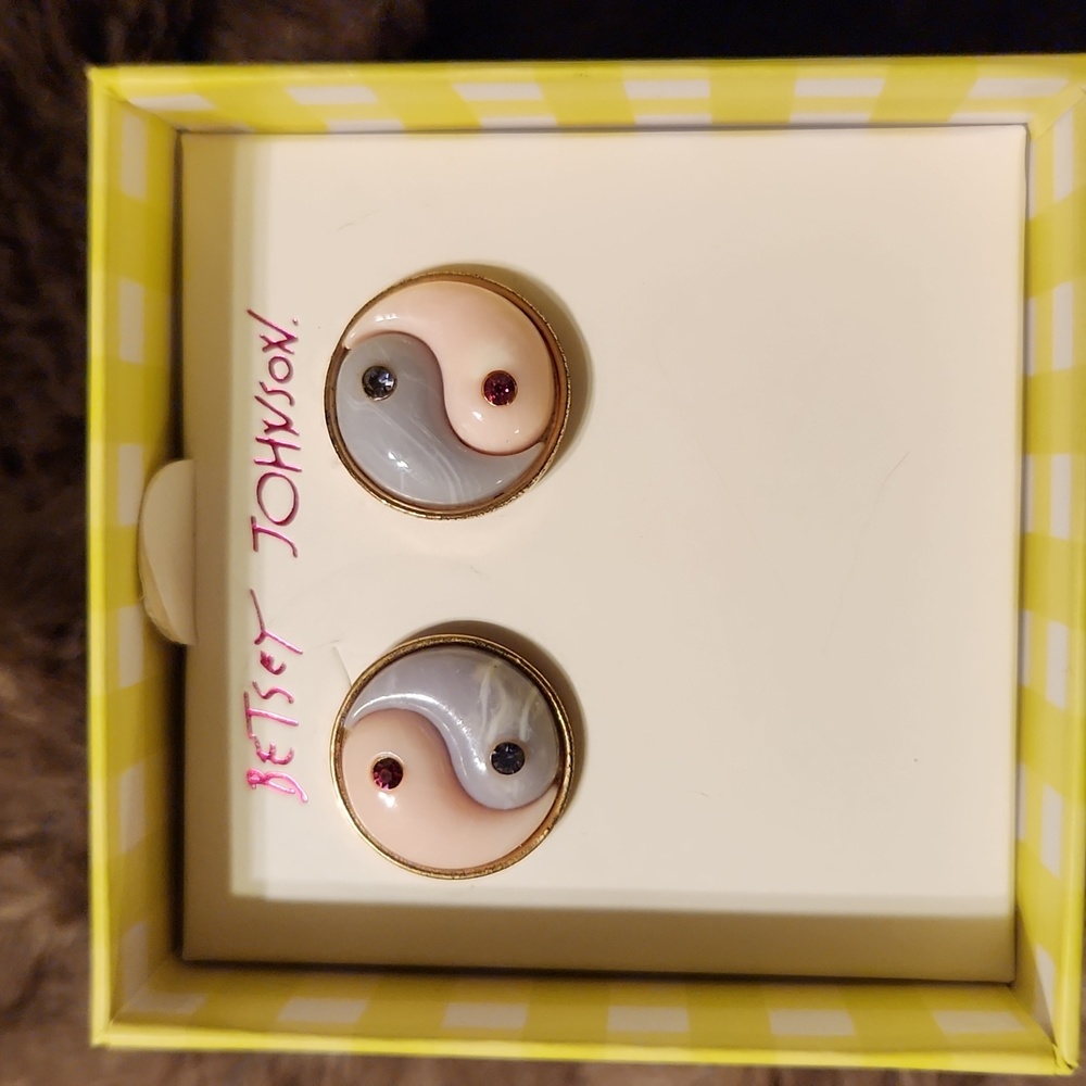 Betsey Johnson Yin Yang ☯️ earrings